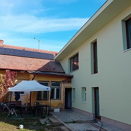 Апартаменты Statek Veverska Bityska Экстерьер фото